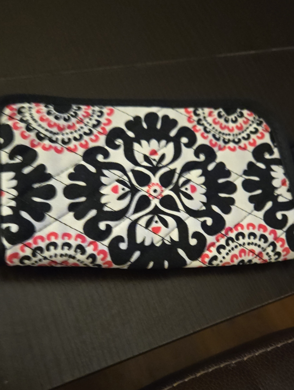 thirty-one Quilted Floral Soft Wallet Pink Pop Medallion Black White 7"x4.5" NEW